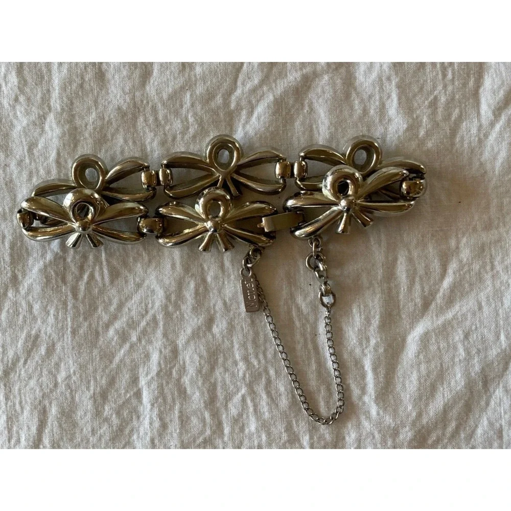 Monet Silver Tone Bow Tie Chain Link Bracelet Bows Ribbons 7” Vintage